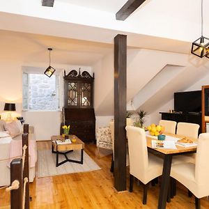 Appartement à 2 Chambres à Coucher