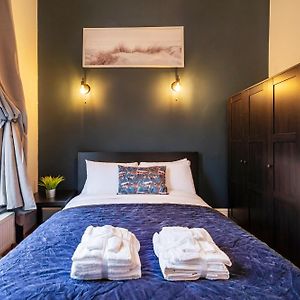 2 Bedroom In Center Of London