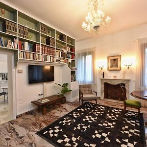 Soderini Splendor: First Floor Palazzo Charm At Castello Square