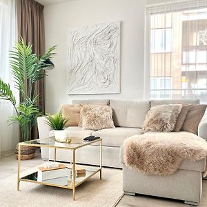 The Elite Suite II Downtown Ac & Garage Parking