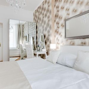 Luxury Riverside Apartments In The Center Of Prague