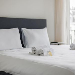 Urban Oasis With Queen Bed And View Be-34