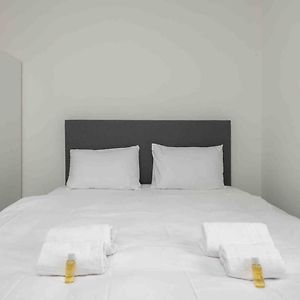 Urban Oasis With Queen Bed And View Be-22