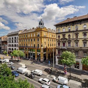 Luxury Central Apartment R161