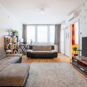 Sunrise Summit Apartment