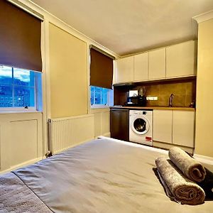C.London, Zone 1. Double Studio, Moments From Oxford St