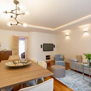 Appartement à 2 Chambres à Coucher