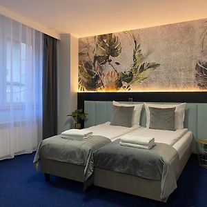 Cube House Aparthotel