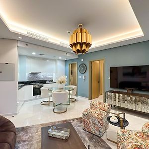 Keyrock Living - Burj Khalifa View Retreat With Pool
