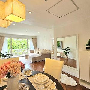 Baan Sansaran Excellent Apartment On The Beach With A Large Territory And Swimming Pools.