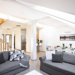 150M² 4Br Duplex Near Metro & Prague Center