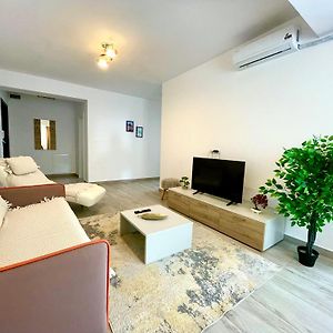 Soho Apartment - City View With Rooftop Garden