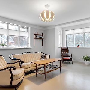 Spacious And Central Apartment - 3 Bedrooms
