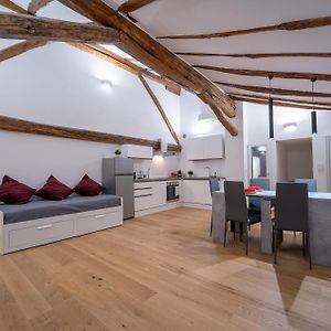 Appartement à 2 Chambres à Coucher
