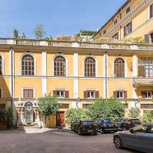 Discover The Pantheon From The Berardi Studio Flat