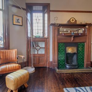 Pass The Keys Beautiful, Traditional 2 Bed Flat W Free Parking