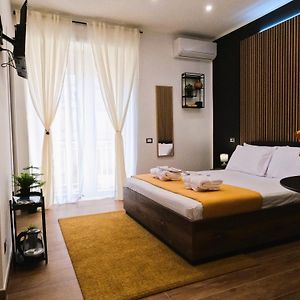 Blackwoody Contemporary Rooms - Napoli Centro Storico