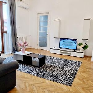 Cozy Apartment Near City Center