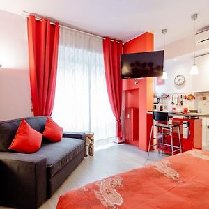 Appartamento Rosso A Milano, Vicino Allo Ieo