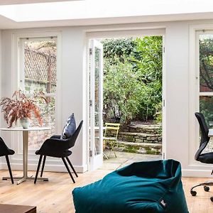 A Grand Four Bedroom Townhouse At Knightsbridge