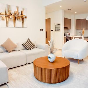 Downtown Dubai- 2Br Apartment In Act Towers