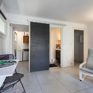 Studio Lit King-Size