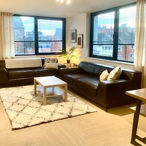 Large Stylish 3 Bedroom City Centre Apartment Free Secure Parking