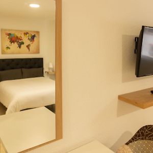 Studio Lit King-Size