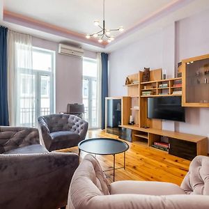 Charming 2Bdr Apartment In Historic Center With Parking