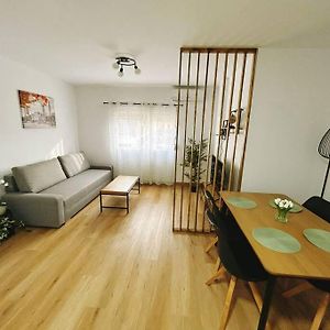 Appartement à 2 Chambres à Coucher