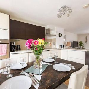 Super Central Beautiful Three Bedroom