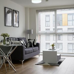 Luxurious Central Apartment - Smart Tv - Fast Wifi - Near Utilitia Arena