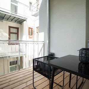 Modern Apartment With A Balcony Near Belvedere
