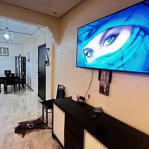 Magnifique Appartement Spacieux Confort Propre Familial 2 Chambres Salon Et Salle A Manger A 20Mn A Pied De Place Jemaa El Fina 4 Piscines Dans Espace De Golf A 12 Mn En Voitures L Entree Est Gratuit Pour La Clientele Ouvert Entre 10H Et 20H