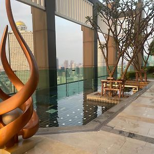 Luxurious River View With Train Access