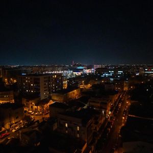 Designer'S Delight: Modern 1Br Near City Center