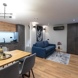 Appartement à 2 Chambres à Coucher