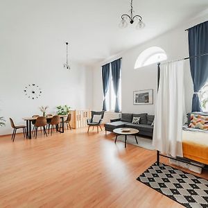 Appartement à 3 Chambres à Coucher