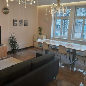 Appartement à 2 Chambres à Coucher