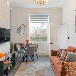 Simplicity Meets Warmth: 1-Bed Delight