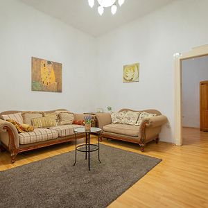 Appartement à 2 Chambres à Coucher