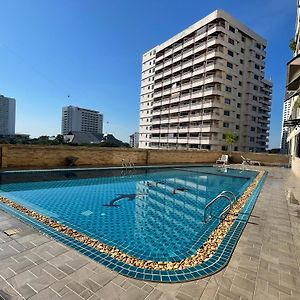 Furnished Studio Near The Beach