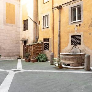 Stunning Center Rome Apartment