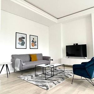 Central & Stylish 2 Bedroom Apartment