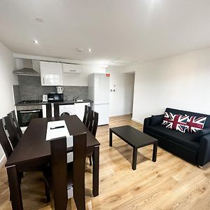 Appartement à 2 Chambres à Coucher
