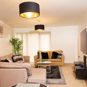 Luxury Two Bedroom Flat Opposite Coop Live N Etihad Stadium With Free Secure Parking, Netflix And Sky Tv