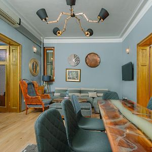 Top Center, 3Bdr, Heart Of The City, Free Secured Parking