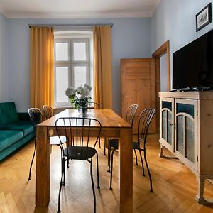 Appartement à 3 Chambres à Coucher