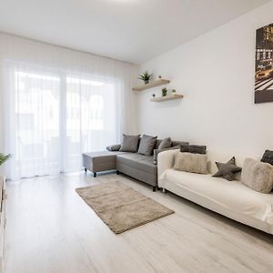Appartement à 2 Chambres à Coucher