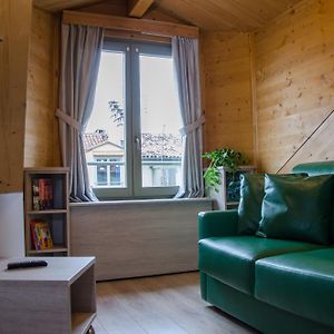 Studio Lit King-Size